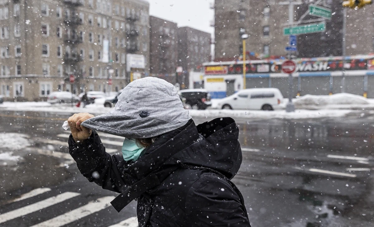 Prezydent USA Joe Biden zatwierdził deklarację, uznającą Teksas za obszar nawiedzony poważną katastrofą - poinformowała w sobotę Federalna Agencja Zarządzania Kryzysowego (FEMA). W wyniku burz śnieżnych oraz niskich temperatur w stanie tym występują przerwy w dostawie prądu i wody.