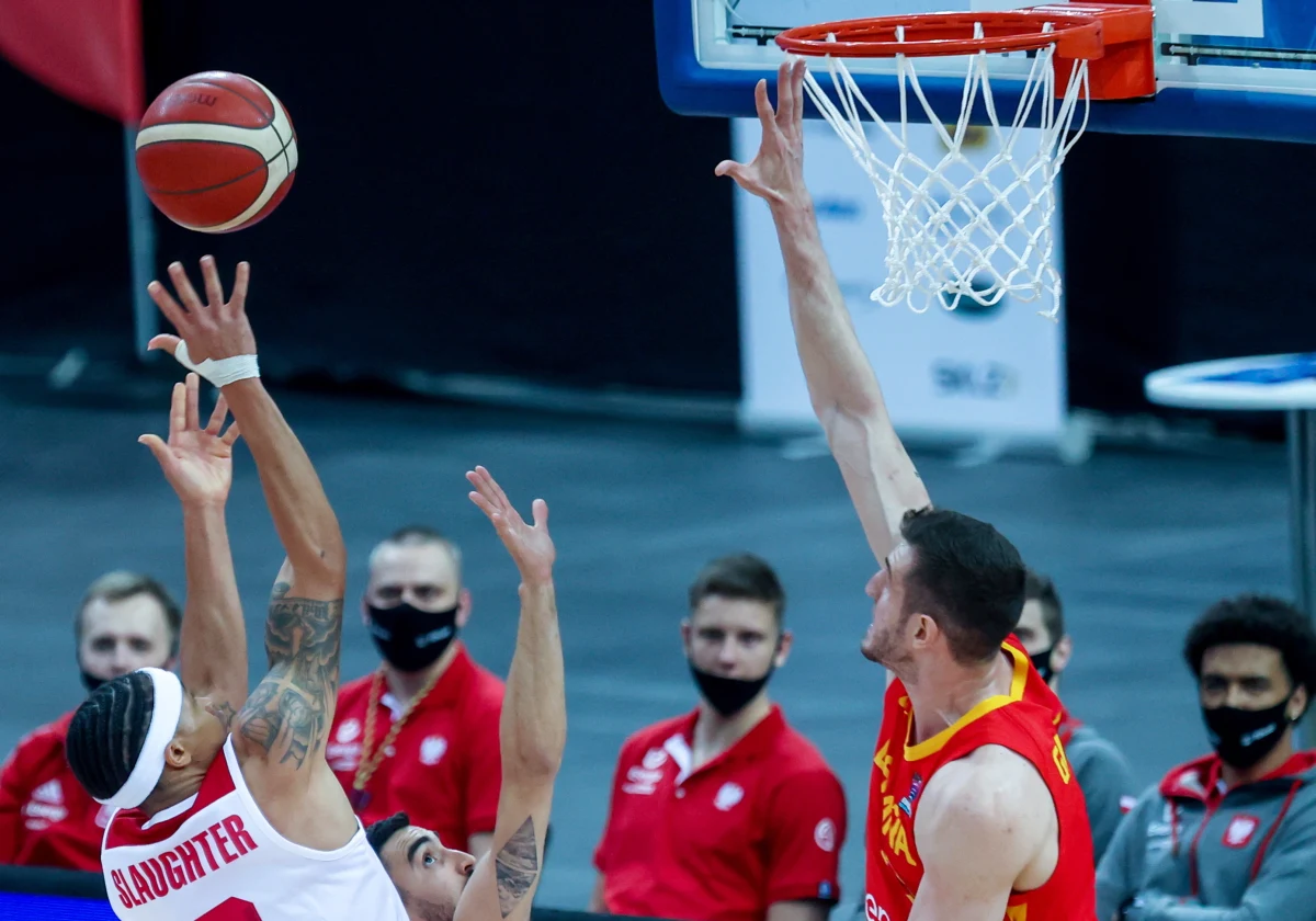 Reprezentacja Polski koszykarzy zmierzy się wieczorem z Rumunią (godz. 20.30) w ostatnim meczu grupy A eliminacji mistrzostw Europy koszykarzy w „bańce” w Gliwicach. Będzie to 15. spotkanie tych drużyn o punkty.