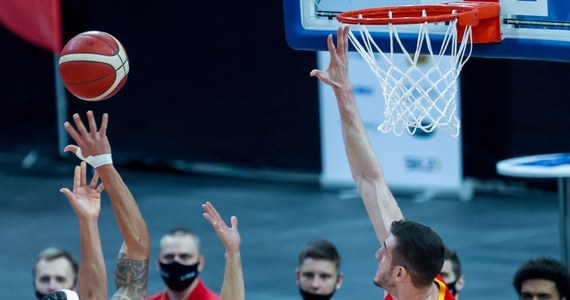 Reprezentacja Polski koszykarzy zmierzy się wieczorem z Rumunią (godz. 20.30) w ostatnim meczu grupy A eliminacji mistrzostw Europy koszykarzy w „bańce” w Gliwicach. Będzie to 15. spotkanie tych drużyn o punkty.
