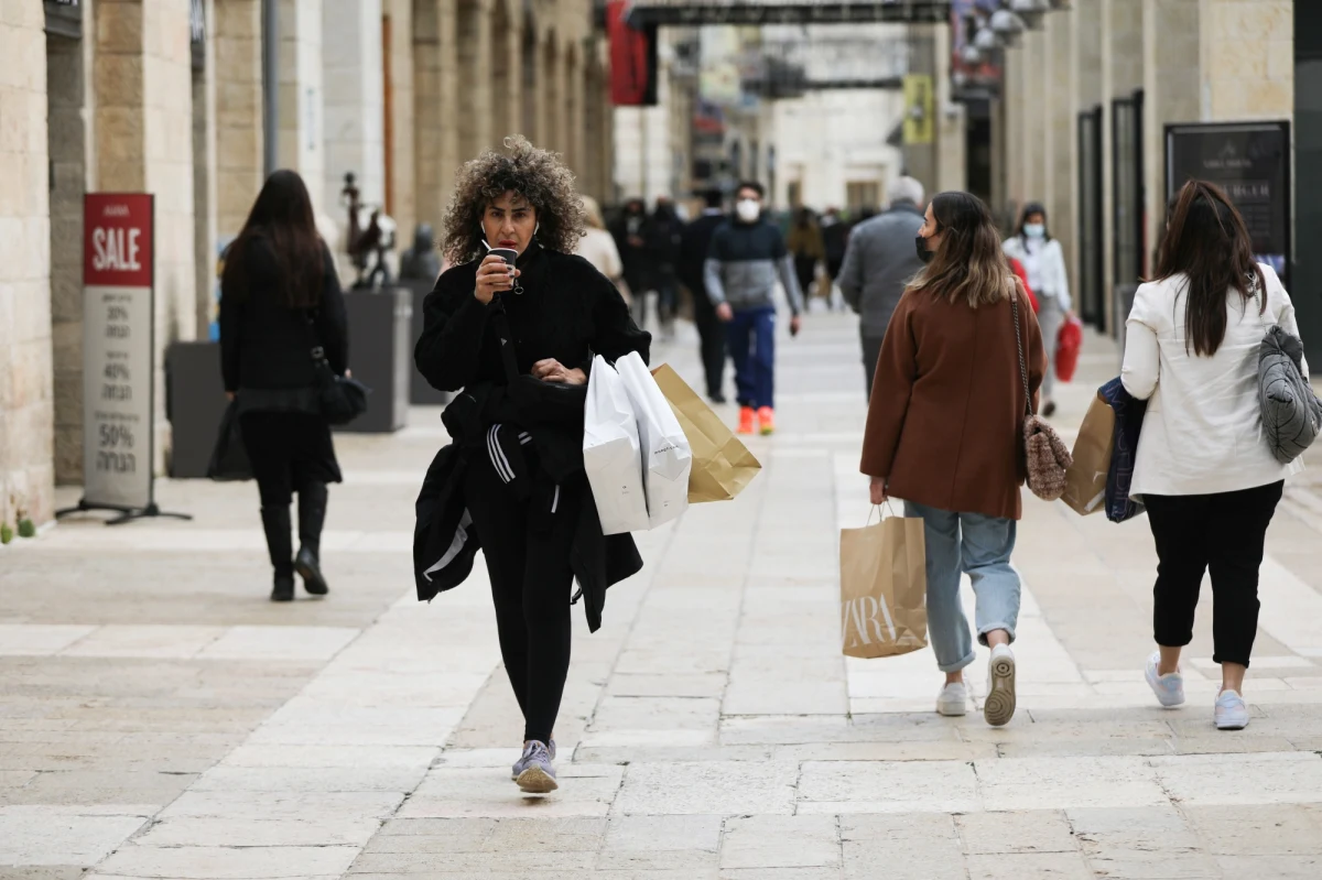 W nowym tygodniu znów będziemy sprawdzać, czy rząd zamierza ponownie zamykać ledwie otwarte branże gospodarki. Według władz mamy już w Polsce trzecią falę pandemii i trzeba się liczyć z dalszymi wzrostami liczby zachorowań. 