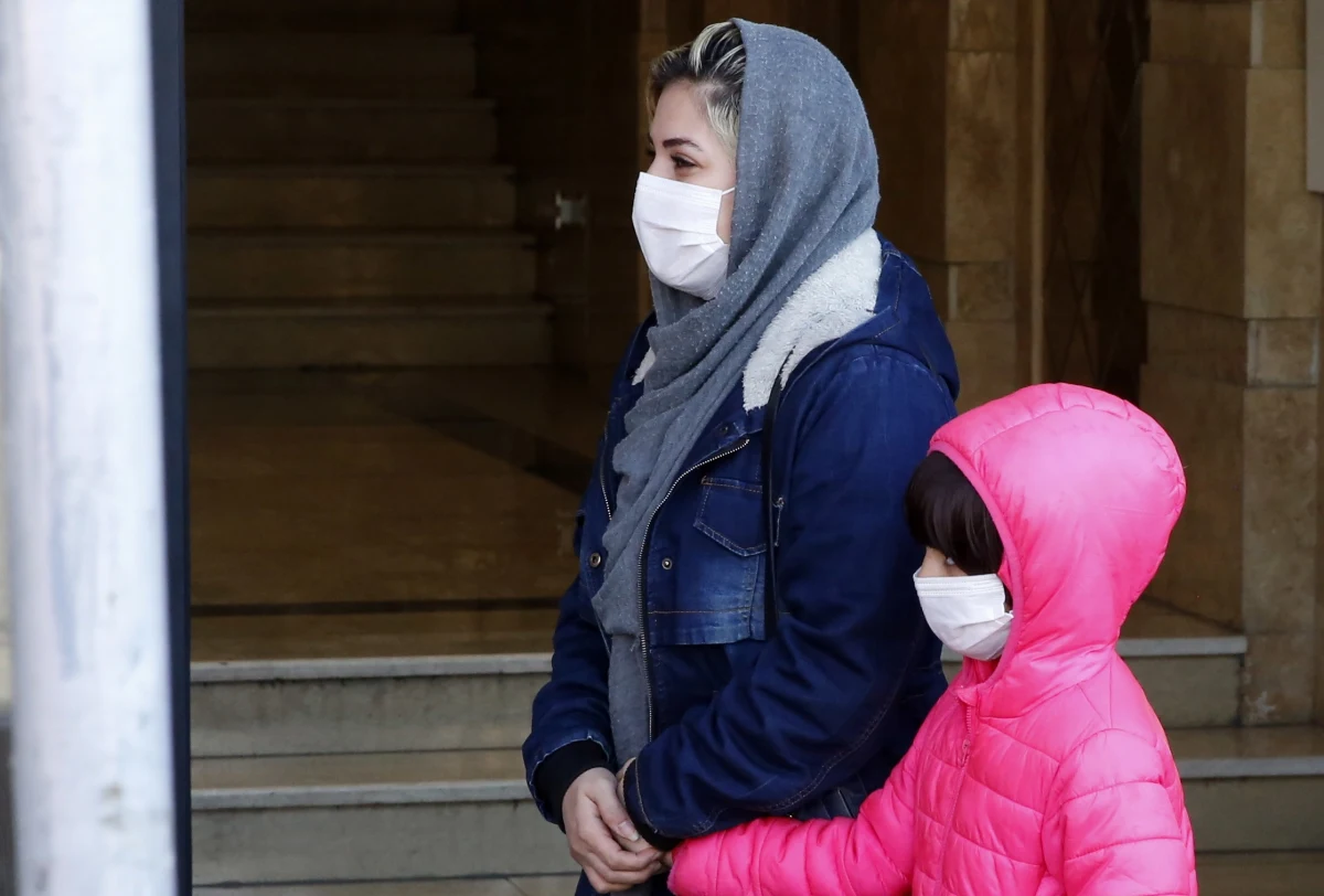 Możliwe, że Amerykanie nadal będą nosić maseczki w 2022 roku - powiedział w niedzielę w CNN dr Anthony Fauci, główny doradca medyczny nowego amerykańskiego prezydenta Joe Bidena. Dodał, że wraz ze wzrostem liczby zaszczepionych osób obostrzenia związane z Covid-19 będą stopniowo rozluźniane.