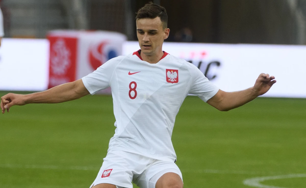 "Dziękuję wszystkim" - przekazał piłkarz Salernitany Patryk Dziczek, który zasłabł w końcówce sobotniego wyjazdowego meczu z Ascoli w drugiej lidze włoskiej. Prezes PZPN Zbigniew Boniek poinformował, że zawodnik został przewieziony do Rzymu.