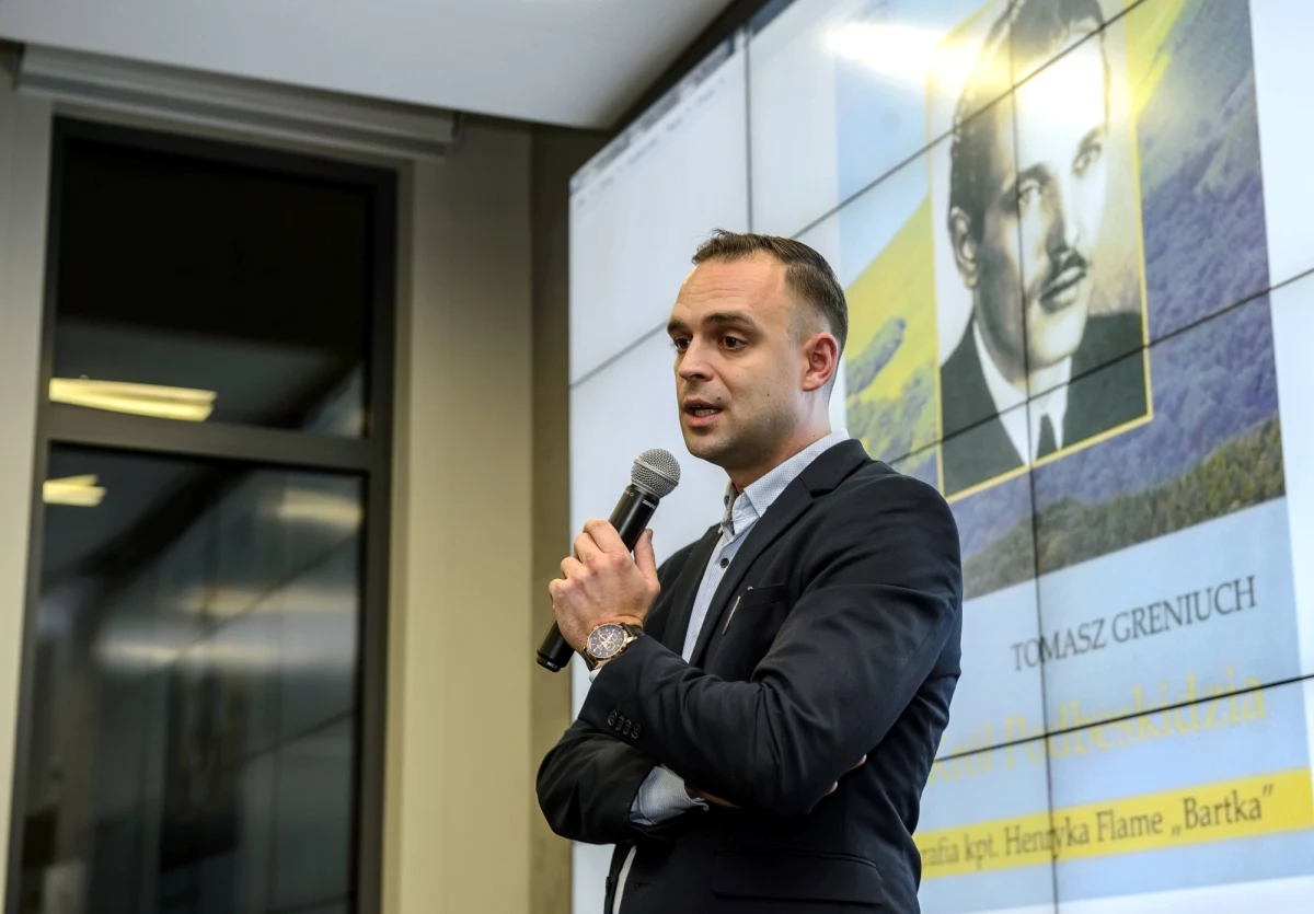 Zmiana na stanowisku szefa wrocławskiego oddziału IPN jest przesądzona - informuje dziennikarz RMF FM Robert Mazurek. Chodzi o Tomasza Greniucha, w przeszłości działacza ONR-u, któremu ostatnio przypomniano zdjęcia, gdy wykonywał gest faszystowskiego pozdrowienia.