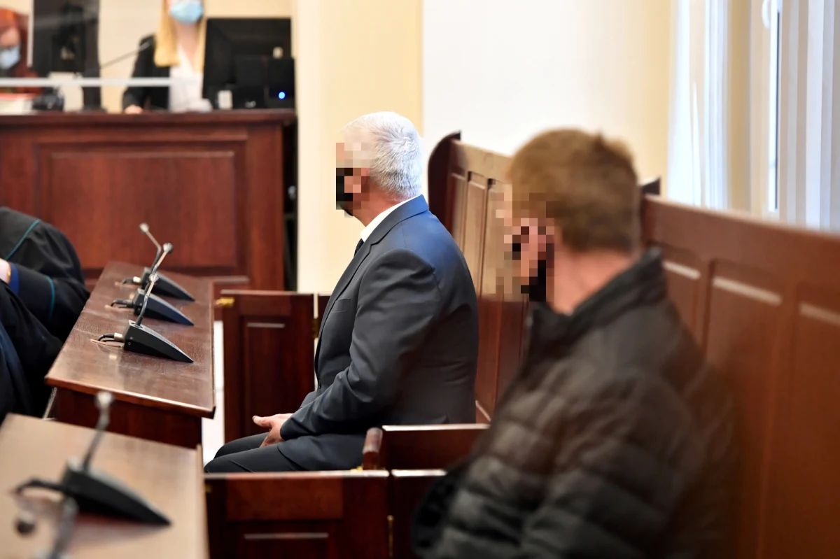 Proces czterech mężczyzn, którzy prawie 20 lat temu mieli zabić, a potem częściowo zjeść swoją ofiarę, ruszył w szczecińskim Sądzie Okręgowym. Nie wiadomo, kim był zabity mężczyzna, nie znaleziono szczątków.