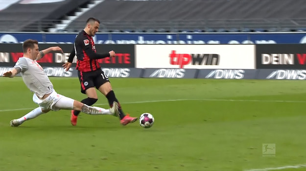 Eintracht Frankfurt - Bayern Monachium w 22. kolejce Bundesligi. Robert Lewandowski strzelił bramkę dla "Bawarczyków", ale to Eintracht był górą i wygrał 2-1.