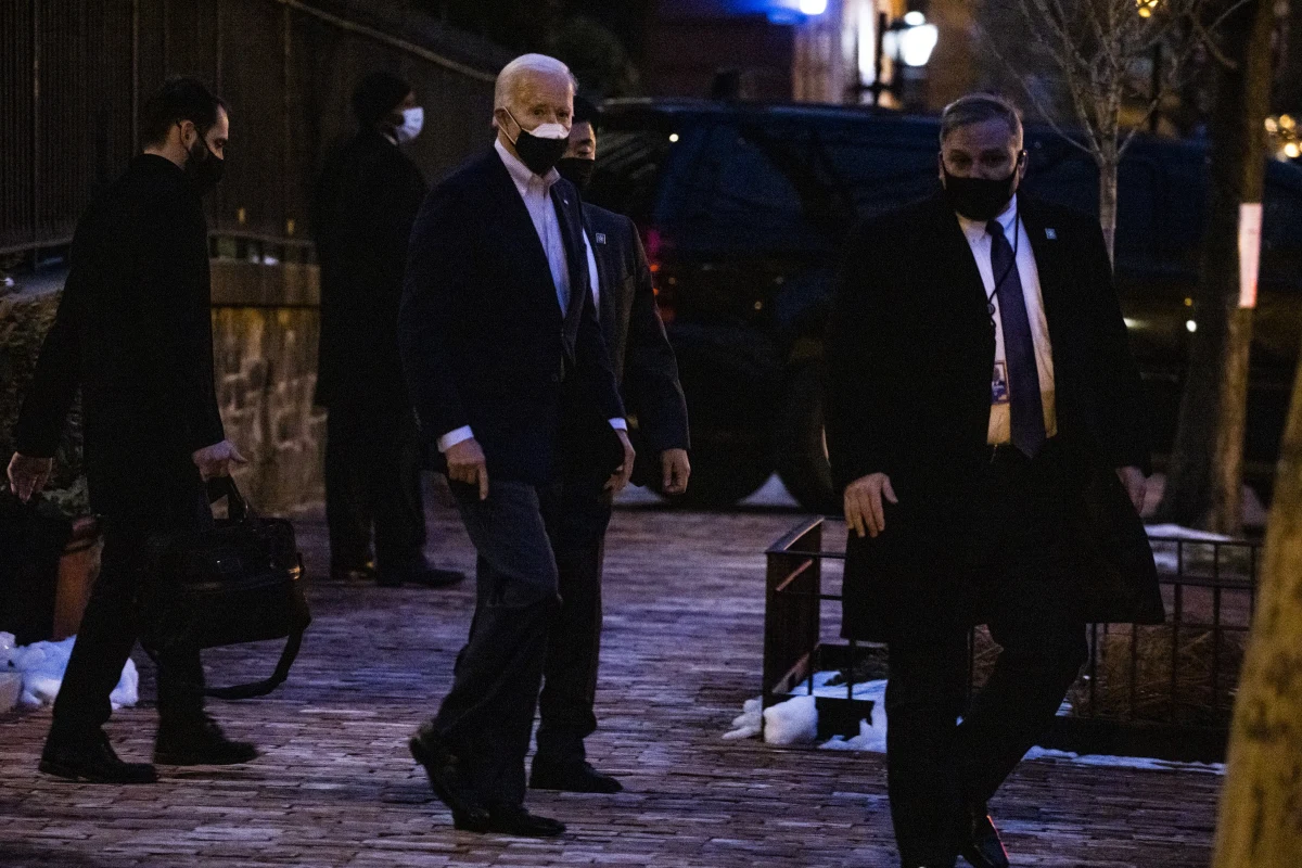 Prezydent USA Joe Biden milczy w sprawie sankcji, podczas gdy budowa Nord Stream 2 przyspiesza. Nowa administracja amerykańska szuka równowagi między swoją niechęcią do gazociągu a pragnieniem poprawy stosunków z Niemcami - ocenia brukselski portal Politico.