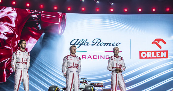 "Chcę w tym sezonie zdobyć więcej punktów. Marzeniem byłoby znalezienie się na podium w bolidzie Alfa Romeo Racing Orlen" – mówi w rozmowie z RMF FM kierowca zespołu F1 Antonio Giovinazzi. Włoch dodaje, że kiedy wysiada z bolidu, jest zwykłym 27-latkiem ze zwykłymi zainteresowaniami. Dlaczego warto odwiedzić Apulię? Jak współpracuje się z Kimim Raikonenem i Robertem Kubicą? Na te pytania także odpowiedział nam Giovinazzi.