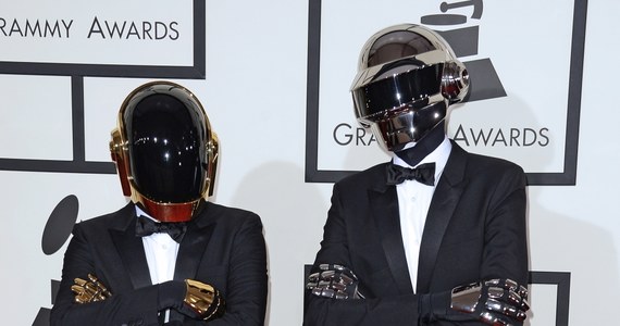 Jedno nagranie, prawie 8 minut i kilka milionów wyświetleń. Tak, po niespełna 30 latach, Daft Punk kończy swoją działalność. Francuski duet ubrany w skórzane kurtki i charakterystyczne hełmy w klipie zatytułowanym "Epilogue", które pojawiło na serwisie YouTube, spaceruje po pustyni, a następnie... wysadza się w powietrze. Musicie to zobaczyć! 