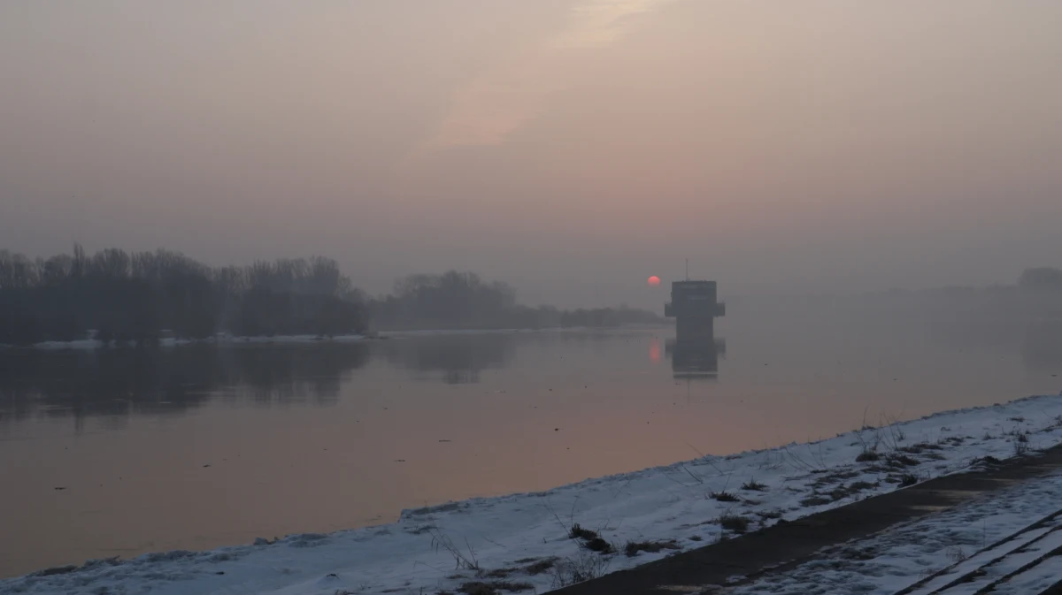 IMGW ostrzega przed roztopami na północy, wschodzie i południu kraju oraz przed wezbraniami wody w rzekach. Głównie w centrum, a także na zachodzie i południowym zachodzie kraju. Niebezpiecznie może też wzrosnąć poziom wody w rzekach.