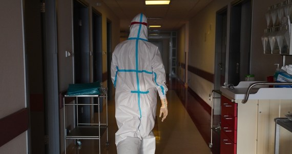 6 310 przypadków – o tylu nowych potwierdzonych zakażeniach koronawirusem w Polsce poinformowało w poniedziałek Ministerstwo Zdrowia. Według danych resortu w ciągu ostatniej doby zmarło 247 osób. Bilans epidemii w Polsce to 1 648 962 przypadków zakażeń i 42 436 zgonów.