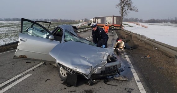 Groźny wypadek na drodze krajowej nr 22 na wysokości Nowego Dworu Elbląskiego koło Elbląga (woj. warmińsko-mazurskie). W zderzeniu trzech samochodów ranne zostały trzy osoby.