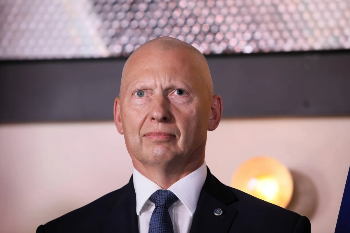 Były pierwszy żołnierz krytykuje zapowiedź produkcji w Polsce nowych okrętów obrony wybrzeża. "Każdy, kto zna się na tym, jak zaawansowanymi systemami uzbrojenia są fregaty, i zna kondycję polskiego systemu stoczniowego, wie, że to tylko narracja polityczna" - mówi RMF FM generał Mirosław Różański.