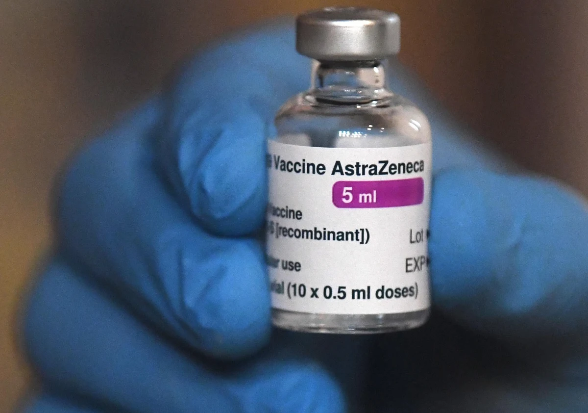 ​Kolejne problemy z dostawami szczepionek przeciw Covid-19 do Polski. Jak ustalili reporterzy RMF FM, opóźnione i pomniejszone będą kolejne dostawy preparatu AstraZeneki.