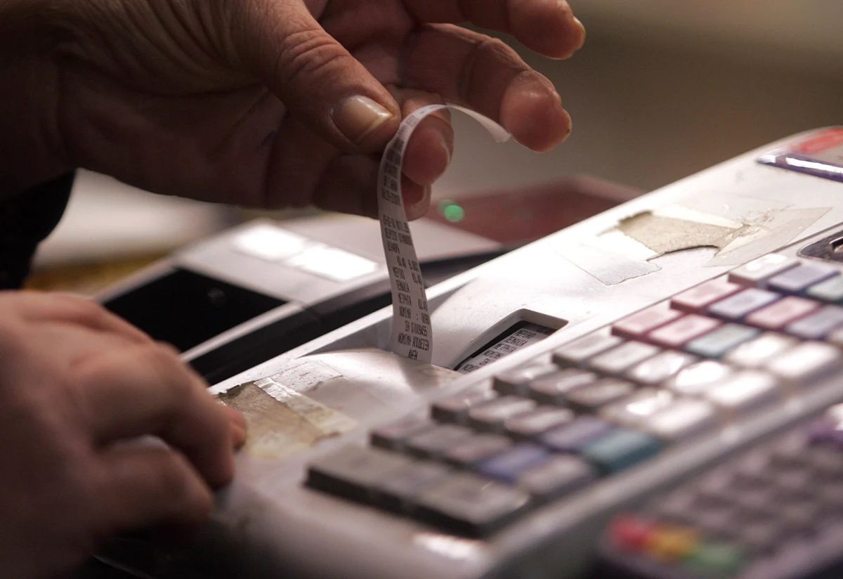 ​Polska w styczniu zanotowała największą inflację w Unii Europejskiej - wynika z raportu Eurostatu. Według urzędu w pierwszym miesiącu 2021 roku ceny u nas wzrosły o 3,6 proc. Wyprzedziliśmy tym samym strefę euro oraz "kolegów" z Grupy Wyszehradzkiej.