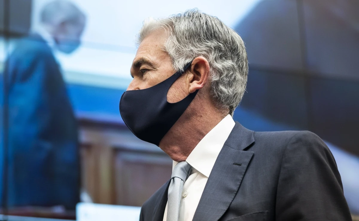 Prezes Fed Jerome Powell oświadczył we wtorek w raporcie dla Kongresu, że ożywienie amerykańskiej gospodarki jest nadal "nierówne i niepełne", jej kondycja wciąż słaba, a bezrobocie zbyt wysokie. Indeksy giełdowe zareagowały spadkami.