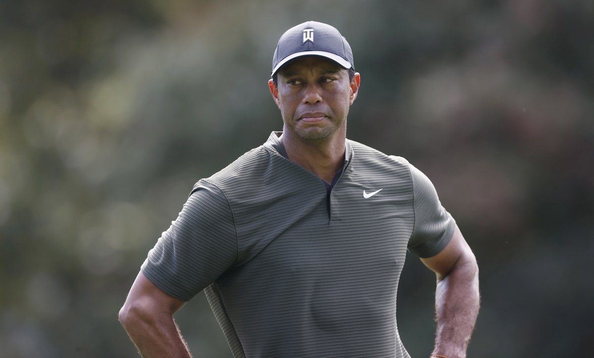 Tiger Woods trafił do szpitala po wypadku samochodowym w hrabstwie Los Angeles. Według informacji przekazywanych przez jego agenta, golfista jest obecnie operowany. 