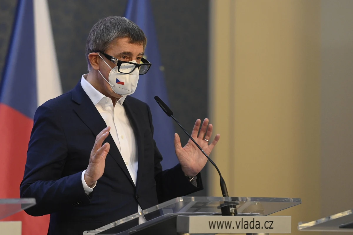 Musimy zaostrzyć restrykcje, by uniknąć katastrofy w szpitalach w nadchodzących tygodniach - oświadczył premier Czech Andrej Babisz. Decyzje dotyczące obostrzeń mają zapaść w najbliższym czasie. 