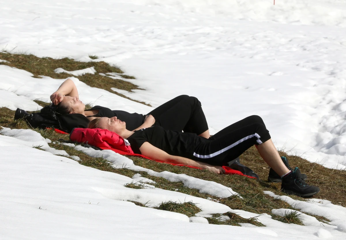 W środę na wielu termometrach w kraju zanotowano rekordowe dla lutego wartości temperatur - podał Instytut Meteorologii i Gospodarki Wodnej. Jak dodano, pobity został np. rekord stacji synoptycznych - Jelenia Góra 21,2  st. C.