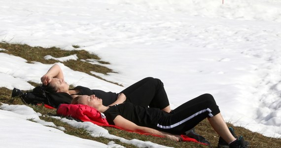 W środę na wielu termometrach w kraju zanotowano rekordowe dla lutego wartości temperatur - podał Instytut Meteorologii i Gospodarki Wodnej. Jak dodano, pobity został np. rekord stacji synoptycznych - Jelenia Góra 21,2  st. C.