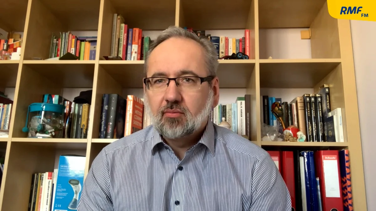 Dzisiaj mamy 12 142 nowe przypadki zakażenia koronawirusem - ujawnił w Porannej rozmowie w RMF FM minister zdrowia Adam Niedzielski. "Patrząc na tydzień wstecz oznacza to przyrost o ok. 3 tys. - czyli 1/3 więcej" - zaznaczył gość Roberta Mazurka. 