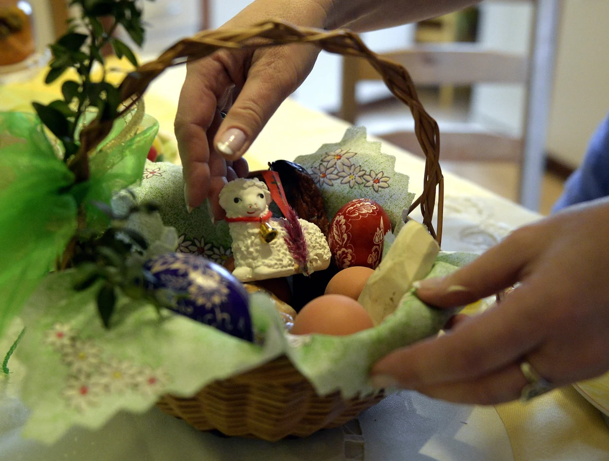 "Nie będę ukrywał, że jeżeli będziemy mieli kontynuację trendu wzrostowego, to będziemy musieli rozważać scenariusz, by Wielkanoc spędzić w domu" - przyznał w Porannej rozmowie w RMF FM Adam Niedzielski. Minister zdrowia ujawnił na naszej antenie, że ostatniej doby było 12 142 nowych przypadków zakażenia koronawirusem. "Patrząc na tydzień wstecz oznacza to przyrost o ok. 3 tys. - czyli 1/3 więcej" - zaznaczył gość Roberta Mazurka.