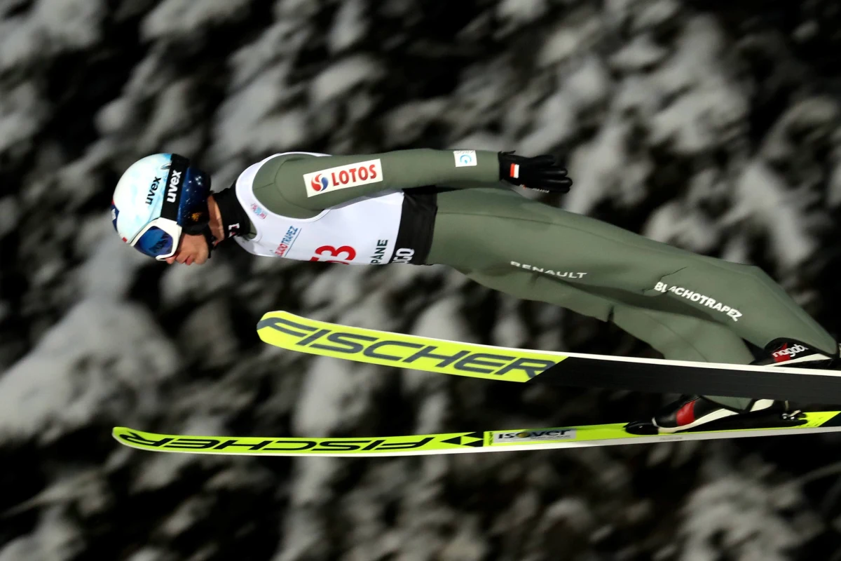 Jutro w Oberstdorfie kwalifikacje do konkursu Mistrzostw Świata na skoczni normalnej. Tytułu wywalczonego dwa lata temu w Seefeld będzie bronił Dawid Kubacki. Później rywalizacja przeniesie się na dużą skocznię, na której odbędzie się konkurs indywidualny oraz drużynowy. "Mamy Kamila, Dawida i Piotra w czołówce Pucharu Świata. Andrzej Stękała także pokazał, że stać go na miejsca na podium. Mamy obecnie grupę mocniejszą niż dwa lata temu w Seefeld" - uważa były skoczek a dziś trener i ekspert Eurosportu Krzysztof Biegun. 