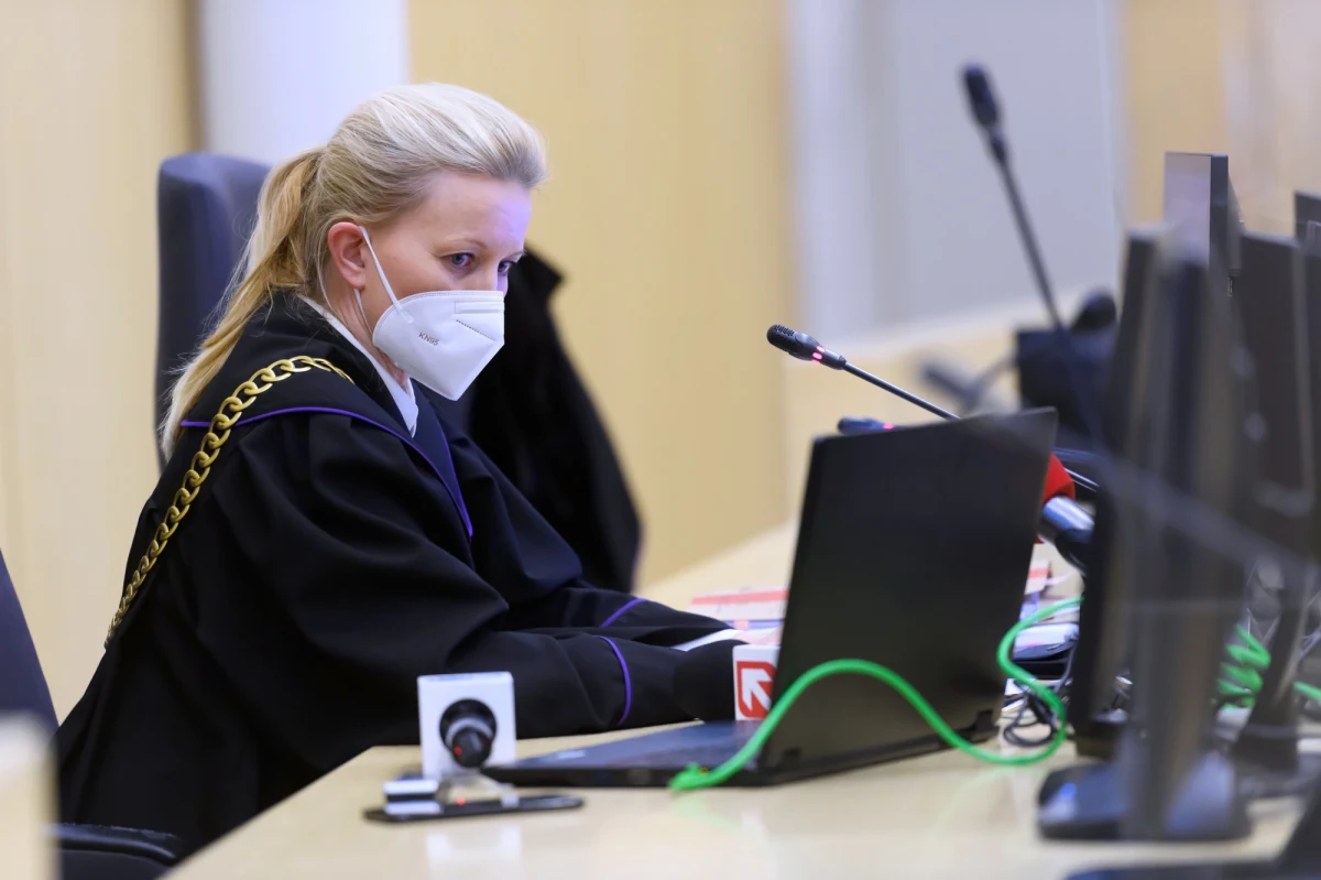 Na 6 lat i 6 miesięcy więzienia został skazany Arkadiusz Ł. ps. Hoss. Tak zdecydował Sąd Okręgowy w Poznaniu. Mężczyzna odpowiadał za oszustwa dokonywane metodą "na wnuczka". Wyrok nie jest prawomocny.