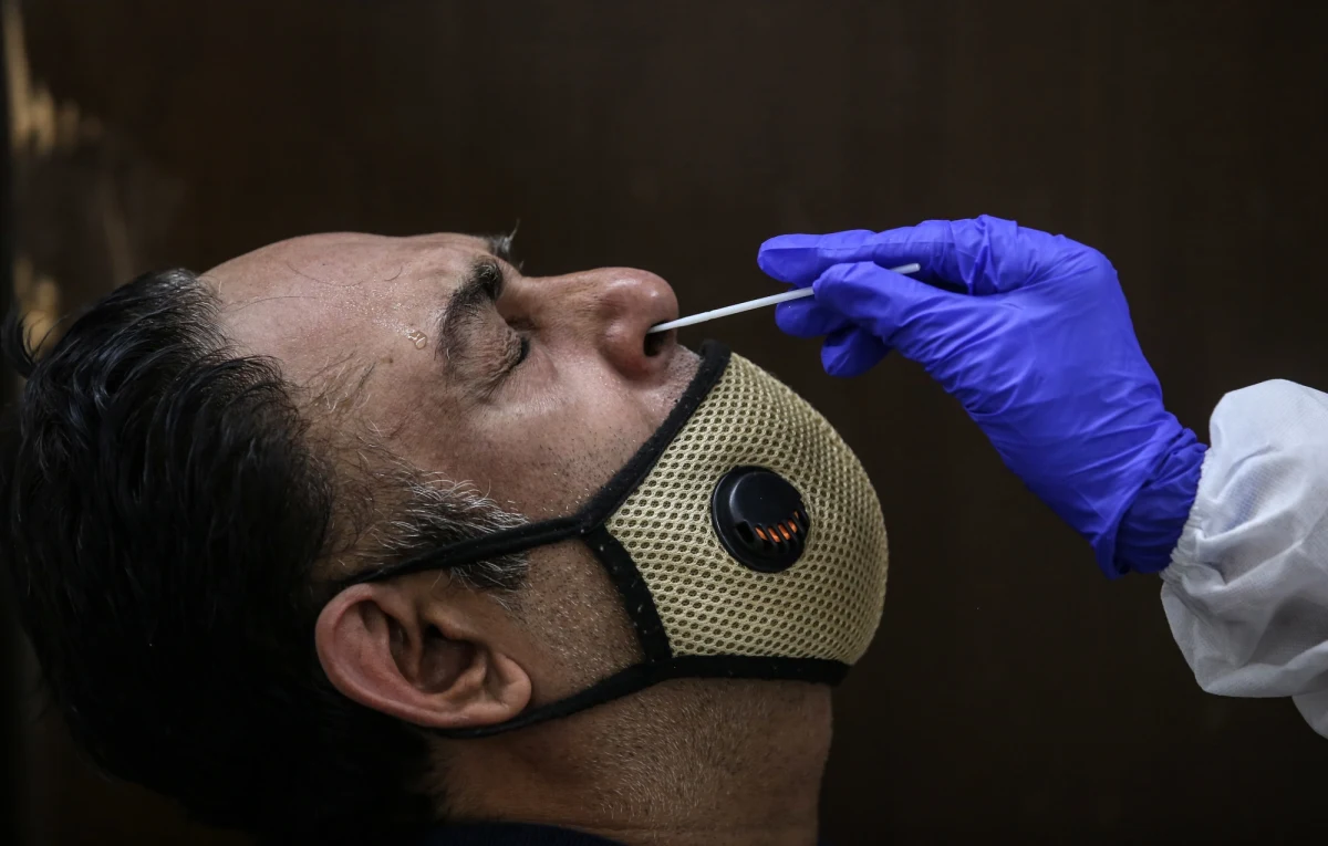 „Z tego, co wiem, strona chińska nigdy nie wymagała od amerykańskiego personelu dyplomatycznego w Chinach przechodzenia testów analnych” – oświadczył w Pekinie rzecznik MSZ Zhao Lijian.