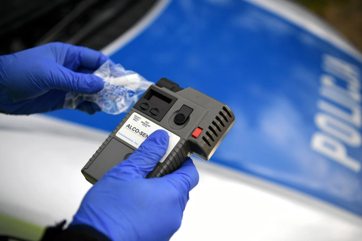 "​Pewien 36-latek położył się na podłodze w galerii handlowej. Na miejsce przyjechali funkcjonariusze, którzy poddali go badaniu alkomatem. Kiedy odczytali wynik, nie mogli uwierzyć własnym oczom, bo okazało się, że wydmuchał 6 promili" - poinformowali stołeczni strażnicy.