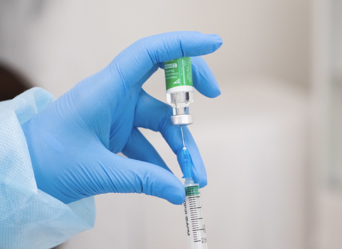 Działająca przy premierze Rada Medyczna podwyższyła górną granicę wieku dla szczepień preparatem szwedzko-brytyjskiego koncernu AstraZeneca. Wskazując na wyniki nowych badań klinicznych, Rada oceniła, że szczepionka może być podawana ludziom od 18. do 69. roku życia.