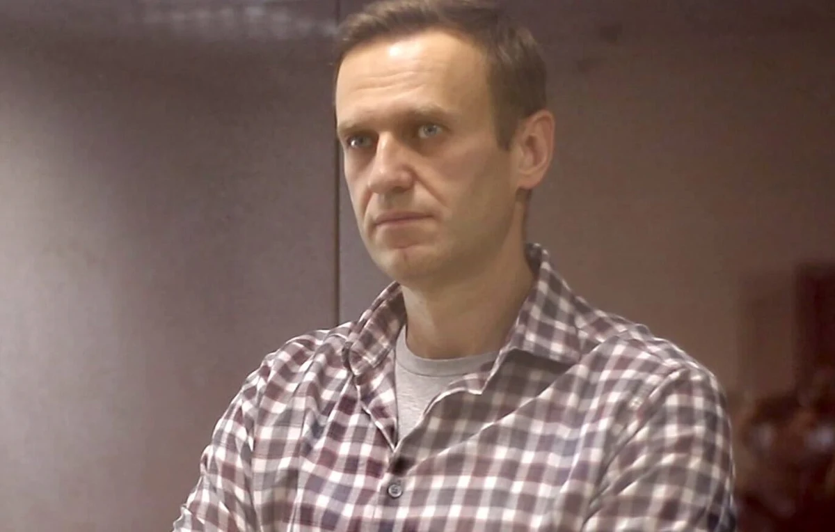 ​Rosyjski opozycjonista Aleksiej Nawalny został konwojowany z aresztu śledczego w Moskwie - poinformował jego prawnik Wadim Kobziew. Już od kilku dni spodziewano się, że Nawalny zostanie przewieziony do kolonii karnej, gdzie ma odbyć wyrok.