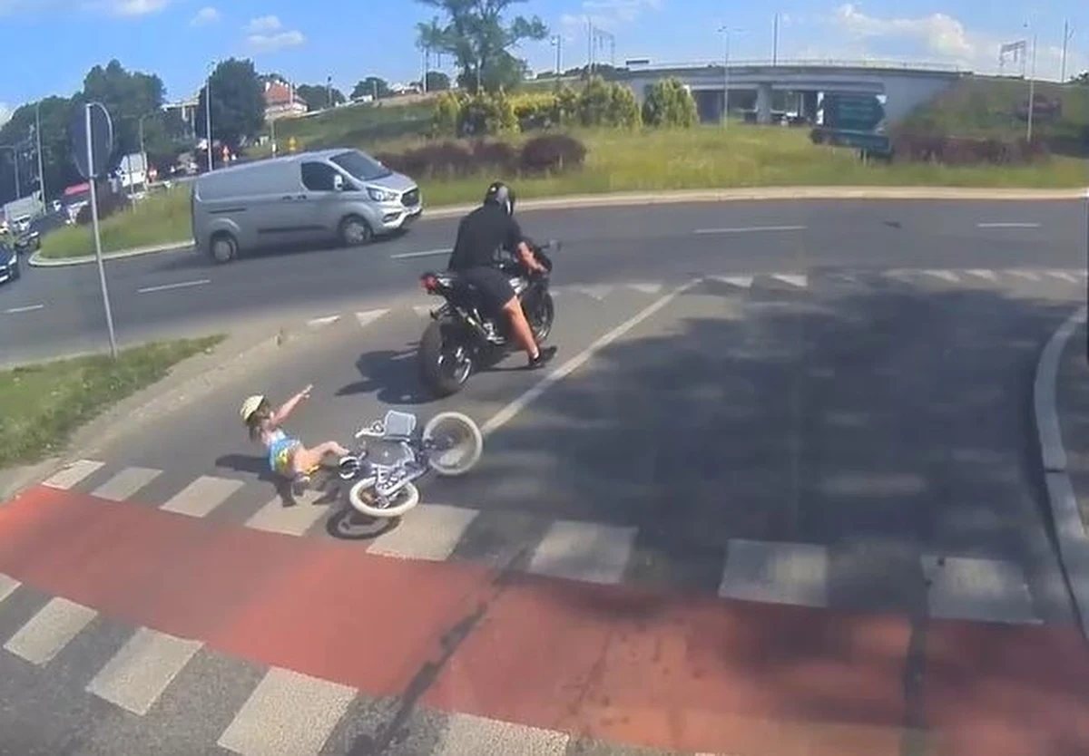 Sąd rejonowy w Olsztynie skazał w czwartek Krystiana Z. na 1,5 tys. grzywny i 10 miesięcy zakazu prowadzenia pojazdów mechanicznych. Krystian Z. potrącił na pasach jadącą rowerem dziewczynkę i uciekł.