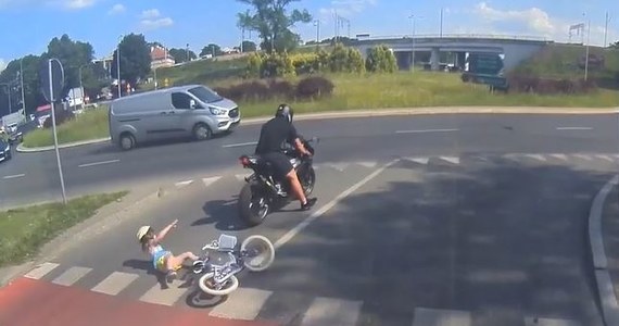 Sąd rejonowy w Olsztynie skazał w czwartek Krystiana Z. na 1,5 tys. grzywny i 10 miesięcy zakazu prowadzenia pojazdów mechanicznych. Krystian Z. potrącił na pasach jadącą rowerem dziewczynkę i uciekł.