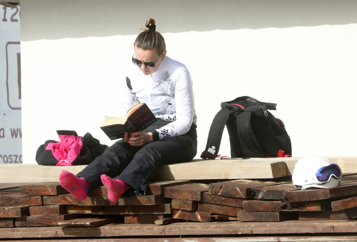 Wciąż ciepło, ale zdecydowanie chłodniej niż w ostatnich dniach. Może też padać deszcz. Najcieplej będzie na południu kraju - około 15 stopni Celsjusza. Najzimniej będzie na Podlasiu i miejscami na Pomorzu. Tam termometry pokażą 6 stopni Celsjusza.