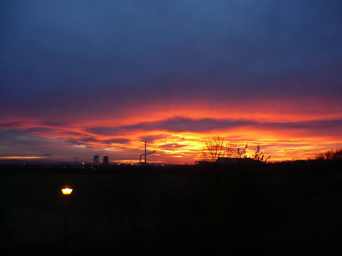 Bądźcie ostrożni! Wkraczamy do świata literackich wampirów karmiących się krwistymi historiami prawdziwych nowohucian. 