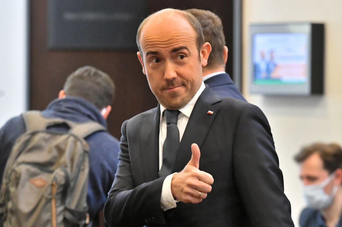 Czasowe obniżenie VAT-u do 5 procent dla poszkodowanych w pandemii branż, kwota wolna od podatku na poziomie 10 tysięcy złotych, odszkodowania dla wszystkich firm, których działalność zablokował przez restrykcje rząd, likwidacja tzw. podatku Belki czy powrót handlu w niedziele – to niektóre z propozycji "Recepty na kryzys", przedstawionej dzisiaj przez Platformę Obywatelską. Jak stwierdziła posłanka Izabela Leszczyna: "To nasza szczepionka antykryzysowa".