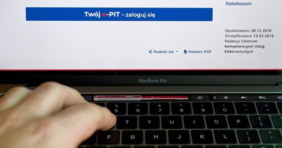 Większość Polaków może rozliczać się z fiskusem przez internet już od dwóch tygodni. Są jednak ponad 3 miliony osób poszkodowanych. To przedsiębiorcy, którzy korzystają z druków PIT-36 i PIT-36L. Dla nich wciąż nie ma interaktywnych formularzy, które umożliwiają szybkie rozliczenie roczne w sieci.