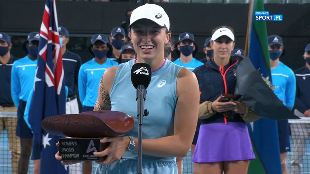Zobaczcie kilka wymian z finałowego meczu turnieju WTA w Adelajdzie. Po zwycięstwie nad Belindą Bencic 6:2, 6:2 Iga Świątek pozdrowiła polskich kibiców i... tatę.