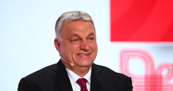 Premier Węgier Viktor Orban został zaszczepiony przeciw koronawirusowi preparatem chińskiej firmy Sinopharm. Nagranie wideo przedstawiające to wydarzenie zamieścił na swoim profilu na Facebooku.