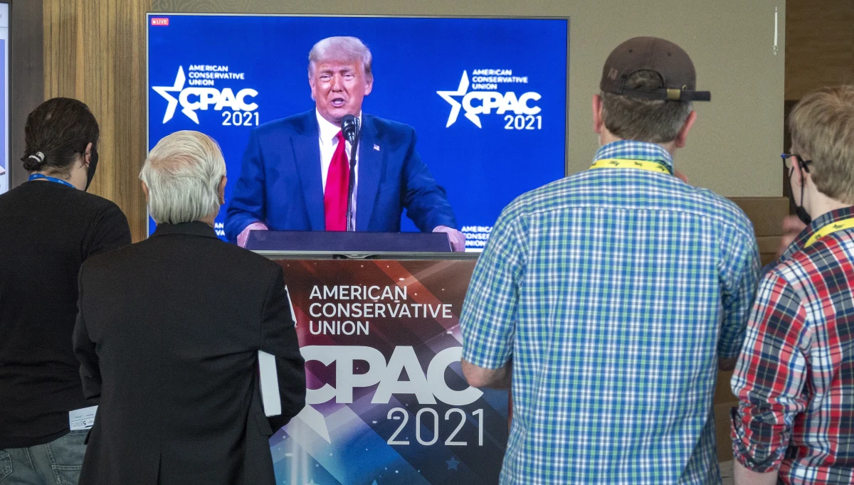 Nie zakładam nowej partii - zapewnił w swoim pierwszym publicznym wystąpieniu po odejściu z urzędu, były prezydent USA Donald Trump. Stwierdził, że jego następca miał "najbardziej katastrofalny pierwszy miesiąc" i nie wykluczył startowania w wyborach w 2024 roku. 