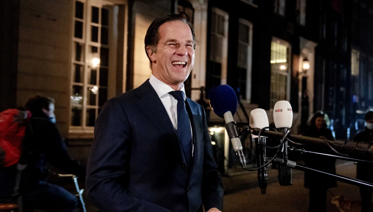 Podczas niedzielnej debaty wyborczej premier Mark Rutte zaproponował budowę nowych elektrowni jądrowych w Królestwie Niderlandów, by w przyszłości kraj nie był skazany na "gaz od Putina z Rosji". Pomysł ten popierają koalicjanci.