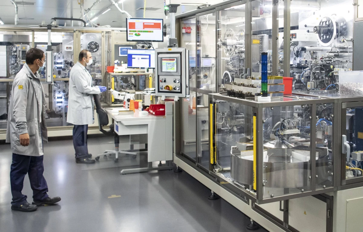 Polska jest liderem w produkcji baterii litowo-jonowych wykorzystywanych do produkcji samochodów elektrycznych - wynika z raportu brukselskiej organizacji pozarządowej Transport & Environment. Do niedawna większość zapotrzebowania na ten kluczowy komponent do "elektryków" był importowany z Azji Wschodniej. 