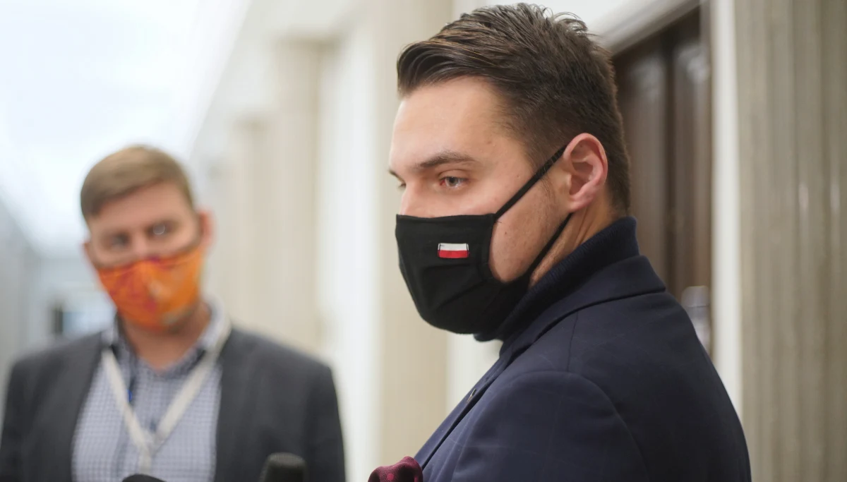 ​Władza wycofuje się z zapowiadanej w zeszłym tygodniu specjalnej pomocy dla Warmii i Mazur, które zostały objęte surowszymi restrykcjami covidowymi. W zeszłym tygodniu jeden z najbliższych współpracowników wicepremiera Jarosława Gowina, olsztyński poseł Michał Wypij ogłosił, że rząd ma gotowy plan dla regionu. To miało być stworzenie specjalnego programu ratunkowego o wartości 300 milionów złotych.