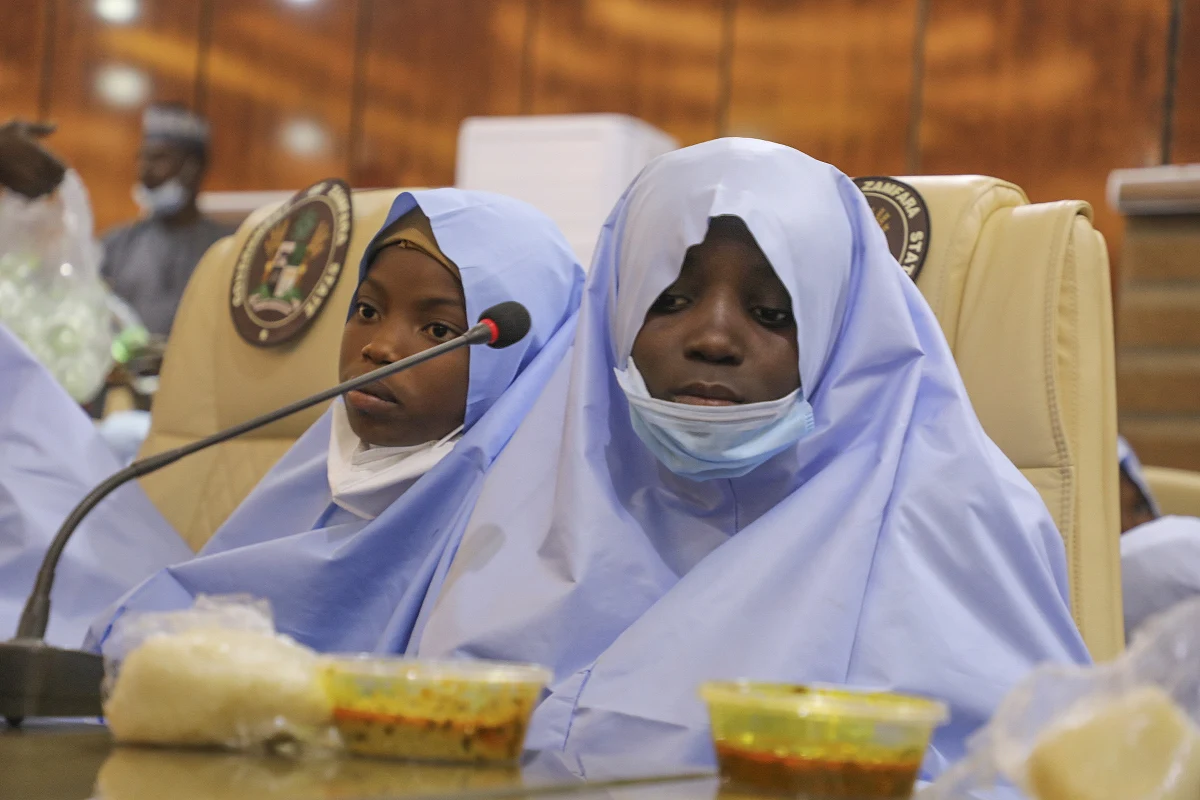 Grupa przestępcza ze stanu Zamfara w północno-zachodniej Nigerii wypuściła po kilku dniach porwane uczennice szkoły średniej z miasta Jangebe. Według władz stanu, w rękach przestępców było 279 dziewcząt.