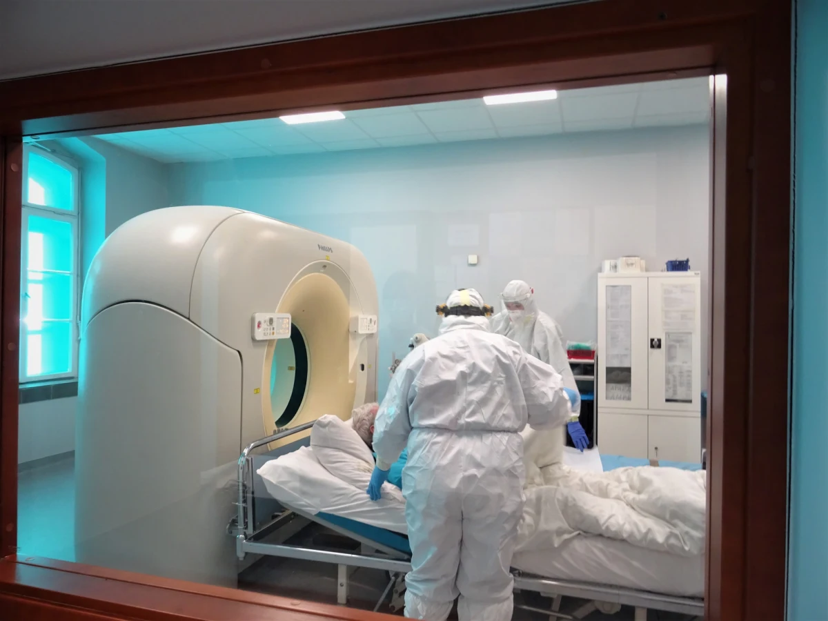 Sztuczna inteligencja pomoże w diagnozowaniu i monitorowaniu koronawirusa w badaniach tomografii komputerowej. Rusza projekt Szpitala Miejskiego nr 4 w Gliwicach i Politechniki Śląskiej z Narodowym Centrum Badań i Rozwoju w Warszawie.
