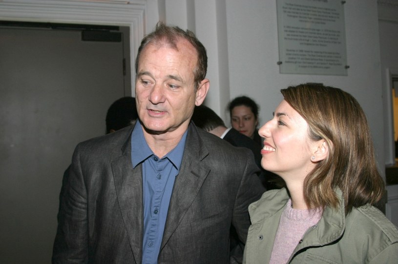 Sofia Coppola i Bill Murray, doskonale znany fanom "Między słowami" duet, znów połączył siły. Reżyserka i aktor po upływie niemal dwóch dekad od premiery oscarowego filmu podjęli współpracę przy kolejnej pełnometrażowej produkcji - jest nią ubiegłoroczny komediodramat "Na lodzie". Reżyserka nie ukrywa, że choć marzyła o zaproponowaniu aktorowi kolejnej roli, czuła się onieśmielona. "Wiedziałam, że nie mogę przegapić szansy na ponowne spotkanie z nim" - wyznała.