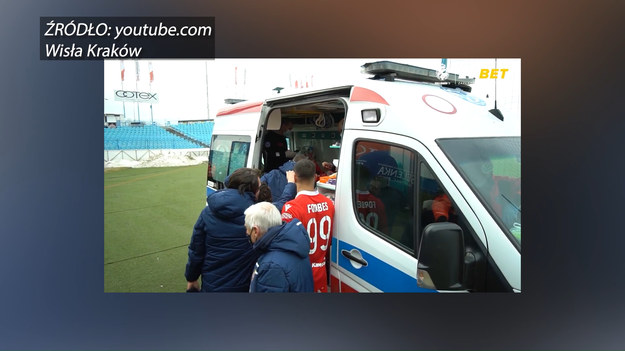 Wisła Kraków wygrała z Wisłą Płock w wyjazdowym meczu 3-1. Niestety dla Urosza Radakovicia spotkanie zakończyło się w karetce. Trenerowi Hyballi nie przeszkodziło to w przypomnieniu zawodnikowi o treningu, który miał odbyć się dzień później.
