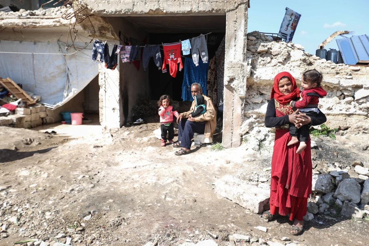 Dziesiątki tysięcy cywilów wciąż uznaje się za zaginionych po tym, jak zostali zatrzymani w ciągu 10 lat wojny domowej w Syrii - twierdzą oenzetowscy śledczy w najnowszym raporcie. Tysiące kolejnych cywilów było torturowanych lub zostało zabitych w aresztach.