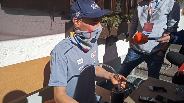 - Teraz jest trochę więcej luzu. Wiemy, co możemy, a co nie. Ale nikt tego nie przypomina na każdym kroku i nie ma "zje..k" ze strony trenerów - mówił Piotr Żyła o współpracy z trenerem Michalem Doleżalem i wspomina czasy Stefana Horngachera.
