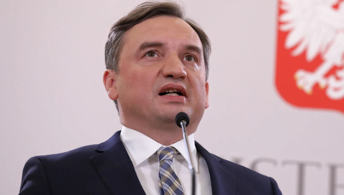 Orzeczenie Trybunału Sprawiedliwości UE jest dla nas nie do przyjęcia - oświadczył minister sprawiedliwości Zbigniew Ziobro. Dodał, że nie uznaje uzasadnienia, które nakazuje nie liczyć się z porządkiem prawa państwowego. 